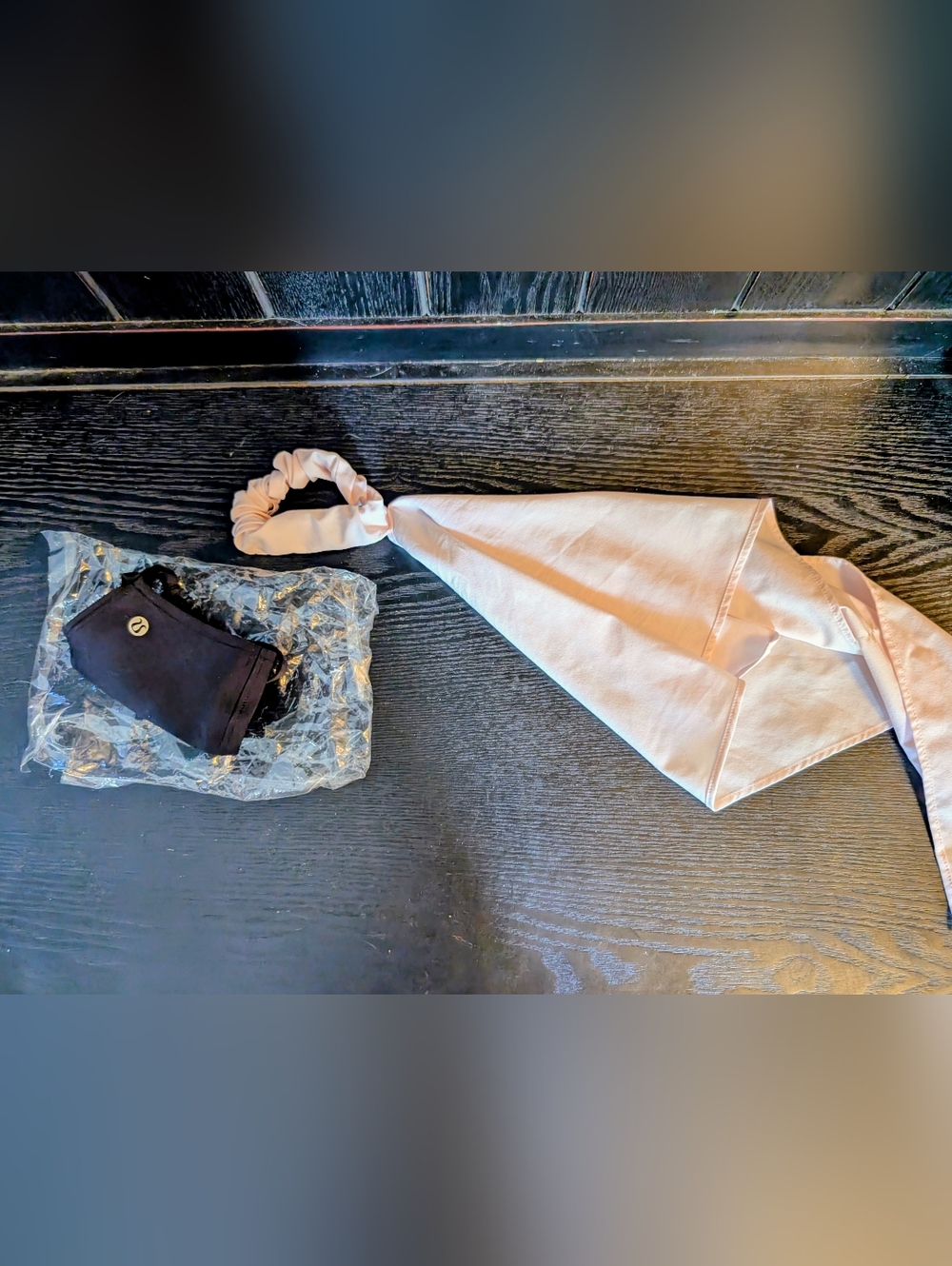 Lululemon Accessories Black Face Mask with Pale Pink Scrunchie, Blk Headband